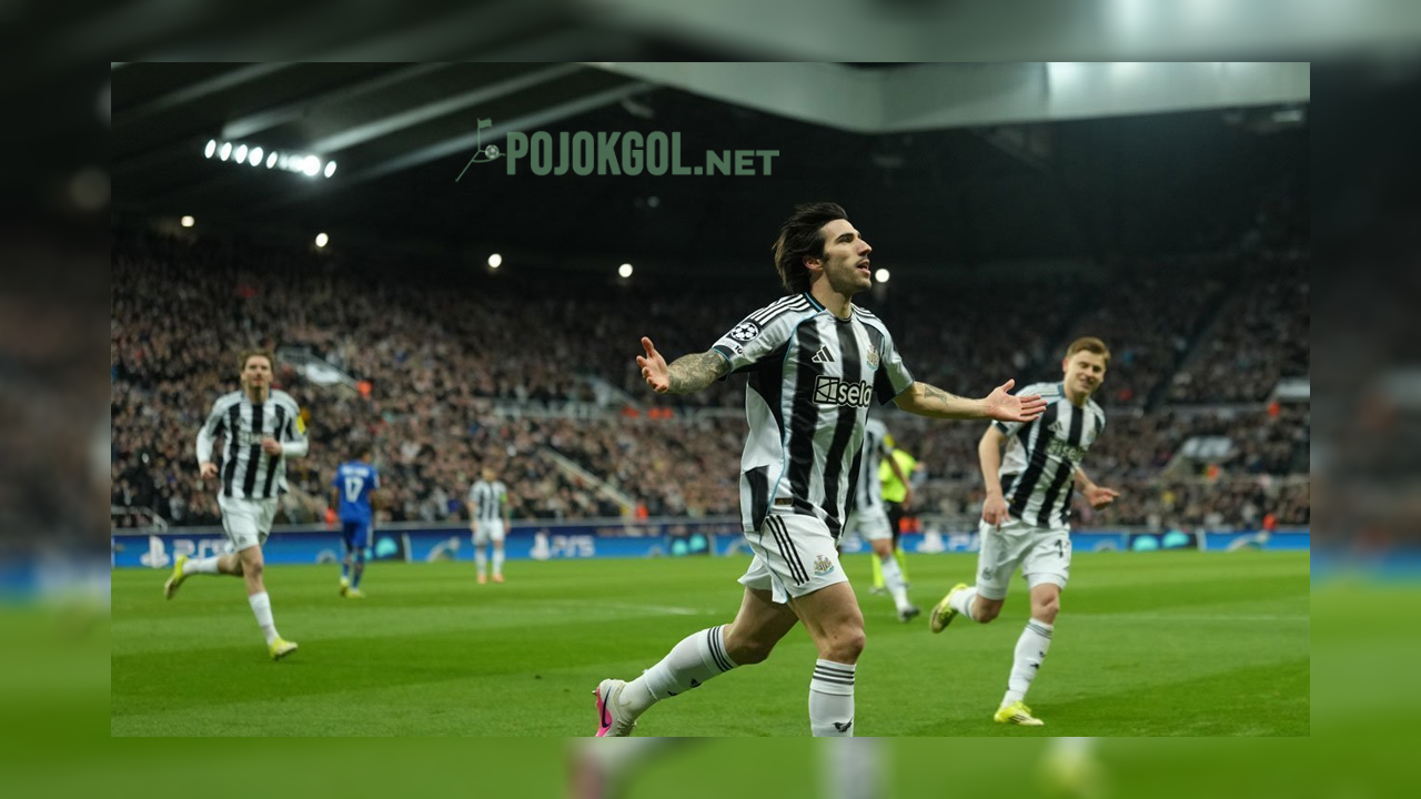 Sandro Tonali, gelandang Newcastle, melakukan selebrasi setelah berhasil menjebol gawang Qarabag pada Rabu (25-02-2026).