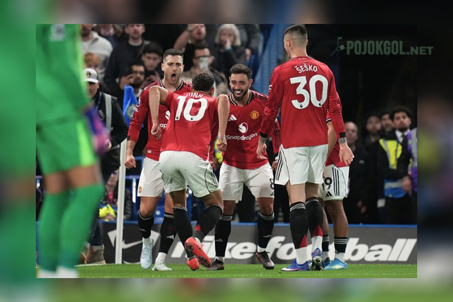 Bruno Fernandes ikut bersorak merayakan gol yang diciptakan Matheus Cunha saat duel Chelsea kontra Manchester United, Minggu (19 April 2026).