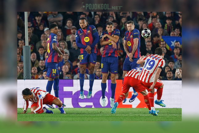 Detik-detik Julian Alvarez menjebol gawang lewat tendangan bebas di laga leg pertama perempat final Liga Champions antara Barcelona vs Atletico Madrid di Camp Nou, 9 April 2026.