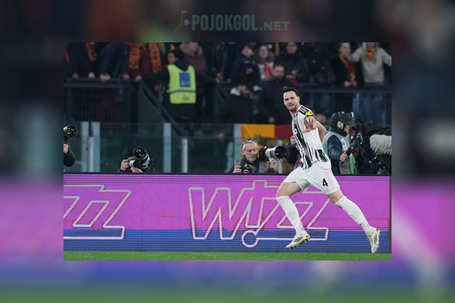 Gaya selebrasi Federico Gatti setelah dia sukses membobol gawang AS Roma saat membela Juventus.