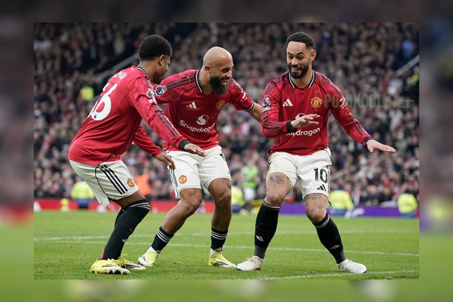 Gaya selebrasi bareng trio MU—Amad Diallo, Bryan Mbeumo, dan Matheus Cunha saat menghadapi Fulham di Premier League, Minggu (1 Februari 2026).