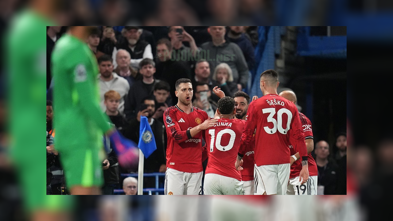 Matheus Cunha bareng rekan-rekan setimnya merayakan gol pertama saat duel Chelsea lawan Manchester United di Stamford Bridge pada 19 April 2026.