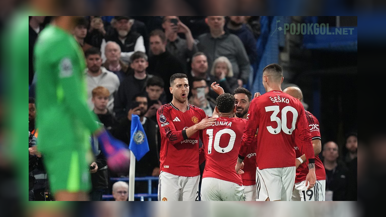 Matheus Cunha terlihat melakukan selebrasi bareng teman-temannya setelah mencetak gol pertama di laga Premier League antara Chelsea vs Manchester United yang digelar di Stamford Bridge, 19 April 2026.