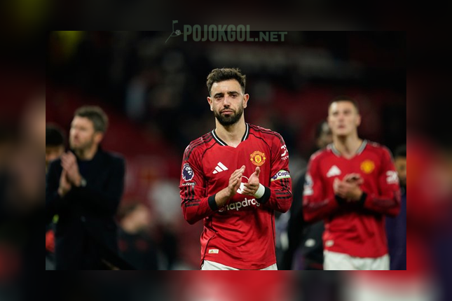 Momen Bruno Fernandes setelah selesainya duel Manchester United kontra Leeds United di Premier League 2025 - 2026, Selasa (14 April 2026).