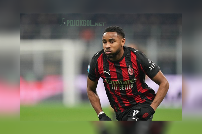 Momen Christopher Nkunku saat beradu lari dalam pertandingan AC Milan melawan Lazio di Milan, Italia, Sabtu (29 November 2025).