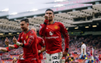 Momen selebrasi skuad Manchester United setelah Casemiro berhasil membobol gawang Aston Villa di hari Minggu (15 Maret 2026).