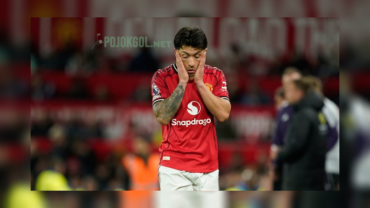 Raut wajah Lisandro Martinez setelah kena kartu merah di pertandingan MU lawan Leeds.