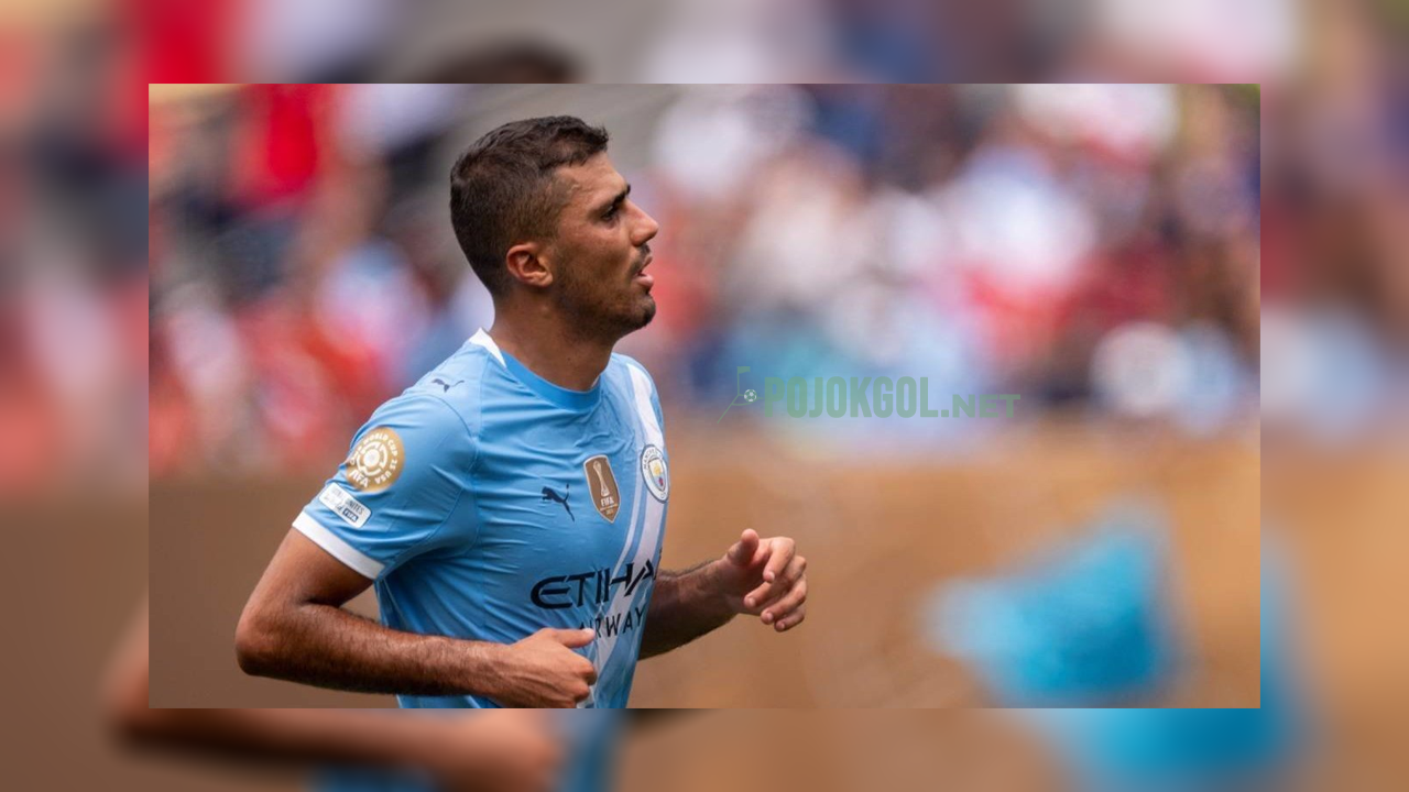 Rodri, penggawa Manchester City, sedang berjuang di lapangan saat menghadapi Wydad AC dalam ajang Piala Dunia Antarklub di Philadelphia, Rabu (18-6-2025).