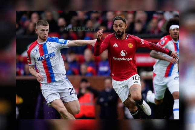 Adam Wharton (kiri) lagi berusaha buat ngerebut bola dari penguasaan Matheus Cunha pas pertandingan Manchester United lawan Crystal Palace.