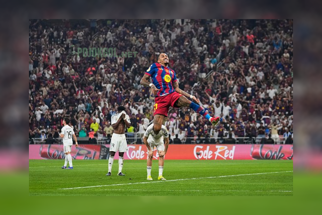 Aksi selebrasi Raphinha setelah berhasil membobol gawang lawan di laga El Clasico antara Barcelona dan Real Madrid pada final Piala Super Spanyol 2026.