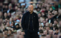 Arne Slot, yang kini pelatih Liverpool.