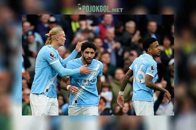 Bintang Manchester City, Omar Marmoush (tengah), tampak selebrasi bareng Erling Haaland (kiri) setelah menjebol gawang Brentford di laga Liga Inggris tanggal 9 Mei 2026.