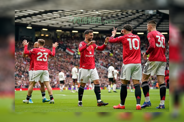 Gaya para pemain Manchester United saat merayakan gol yang dicetak Matheus Cunha ke gawang Liverpool pada 3 Mei 2026.