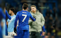 Momen pelatih sementara Chelsea, Calum McFarlane, bersalaman dengan Pedro Neto sehabis duel lawan Manchester City tanggal 5 Januari 2026.