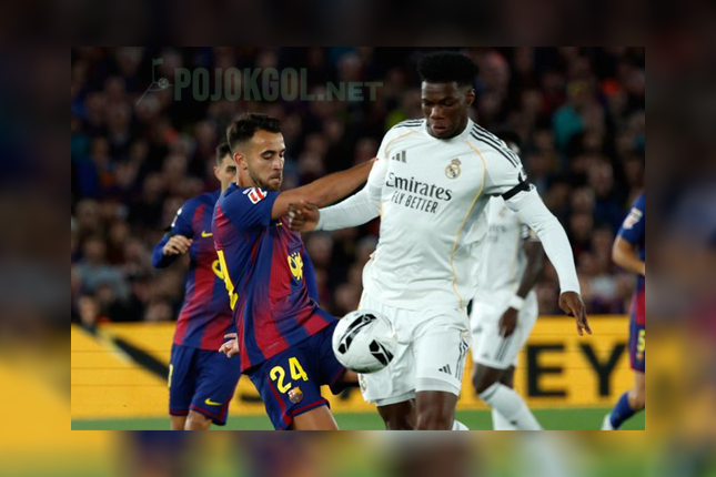 Momen penggawa Real Madrid, Aurelien Tchouameni, saat duel perebutan bola melawan Eric Garcia dari Barcelona di pertandingan La Liga, Senin (11 Mei 2026) dini hari WIB.