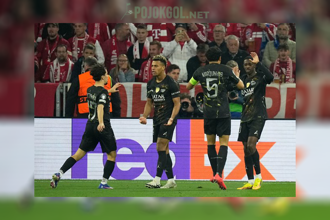 Ousmane Dembele dari PSG (sebelah kanan) tampak bersukacita bareng rekan setimnya setelah cetak gol di leg kedua semifinal Liga Champions lawan Bayern, 6 Mei 2026.