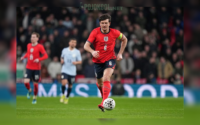 Pemain belakang Inggris, Harry Maguire, waktu lagi main lawan Uruguay di pertandingan uji coba, 28 Maret 2026.
