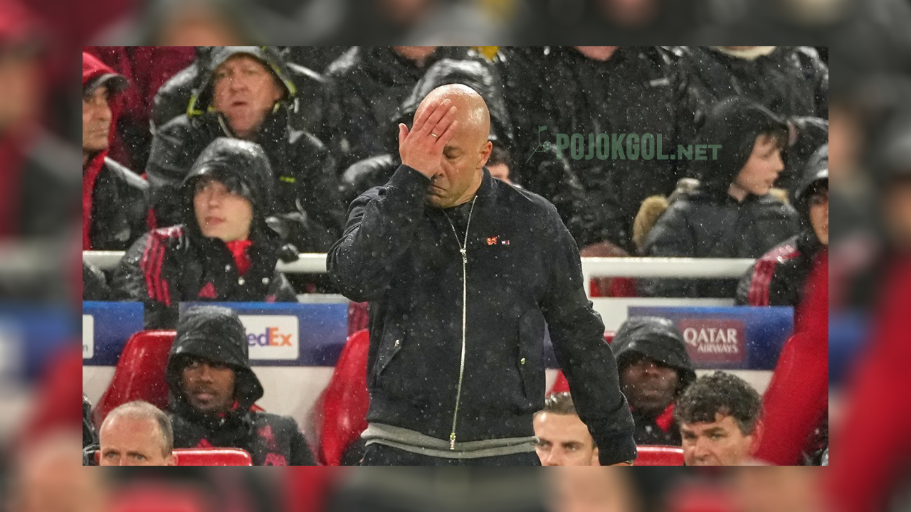 Raut wajah Arne Slot sewaktu pertandingan perempat final Liga Champions yang mempertemukan Liverpool dan PSG, Rabu 15 April 2026.