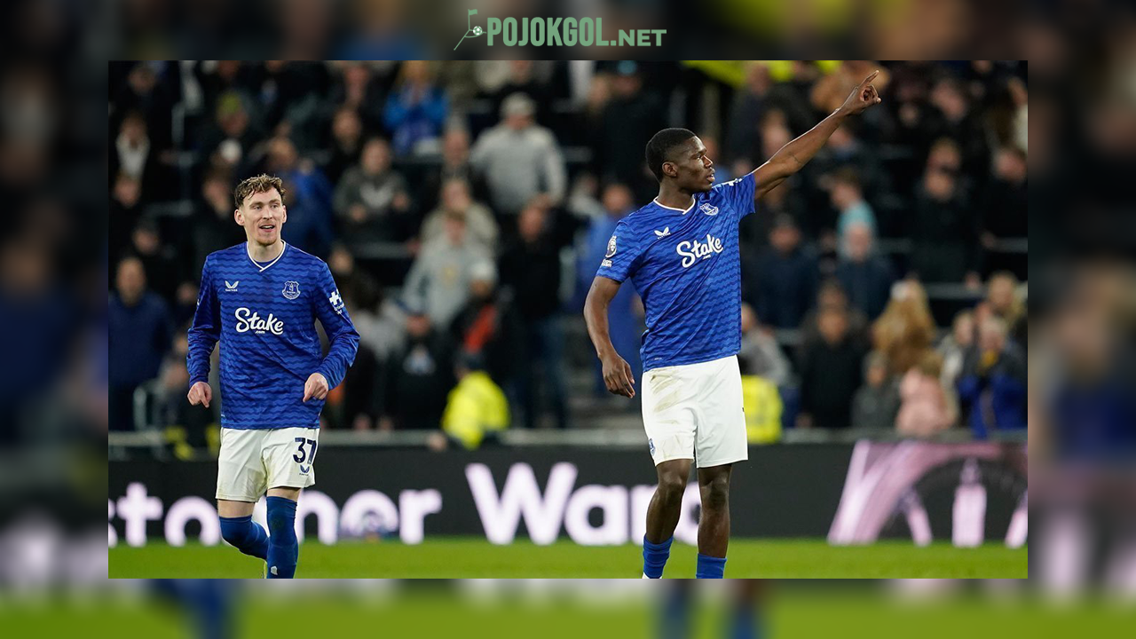 Selebrasi penyerang Everton, Thierno Barry (kanan), sesaat setelah membobol gawang Manchester City dalam laga Liga Inggris di Hill Dickinson Stadium, 5 Mei 2026.