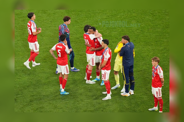 Kekecewaan mendalam skuad Arsenal gara-gara gagal juara Liga Champions pasca kalah dari PSG pada 30 Mei 2026 kemarin.