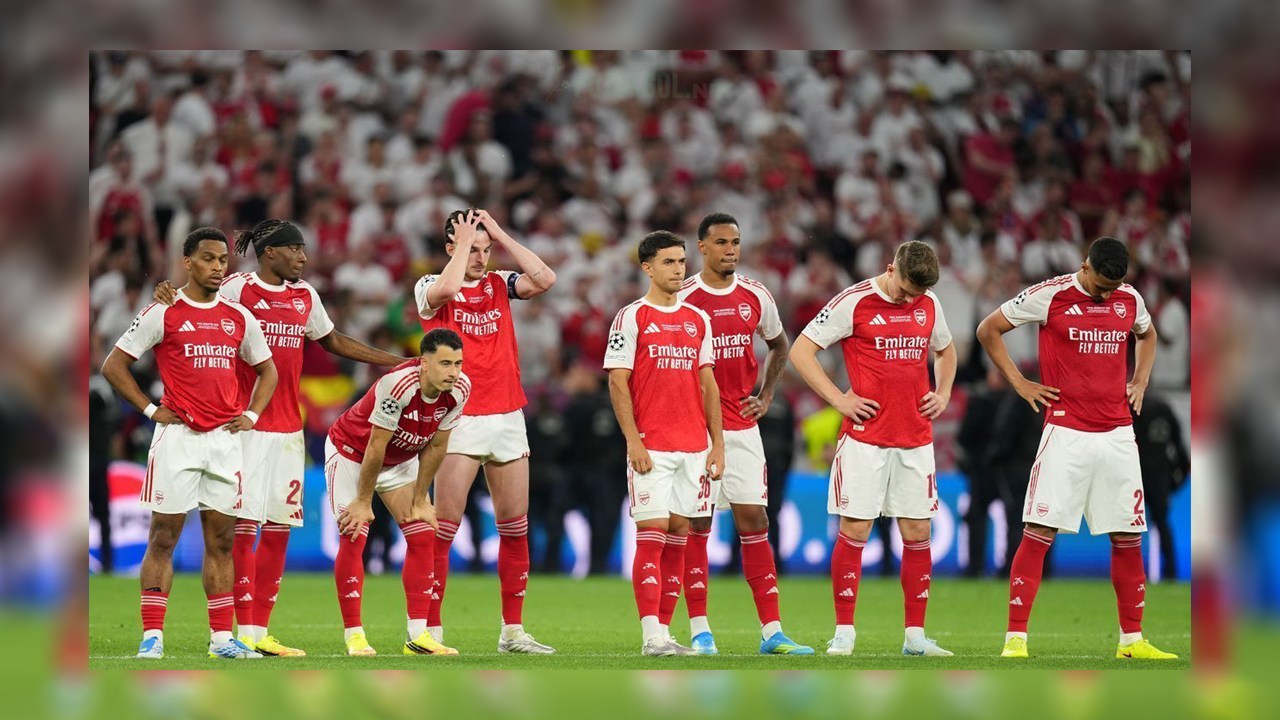 Wajah sedih para pemain Arsenal setelah kalah penalti lawan PSG di final Liga Champions musim 2025/2026.